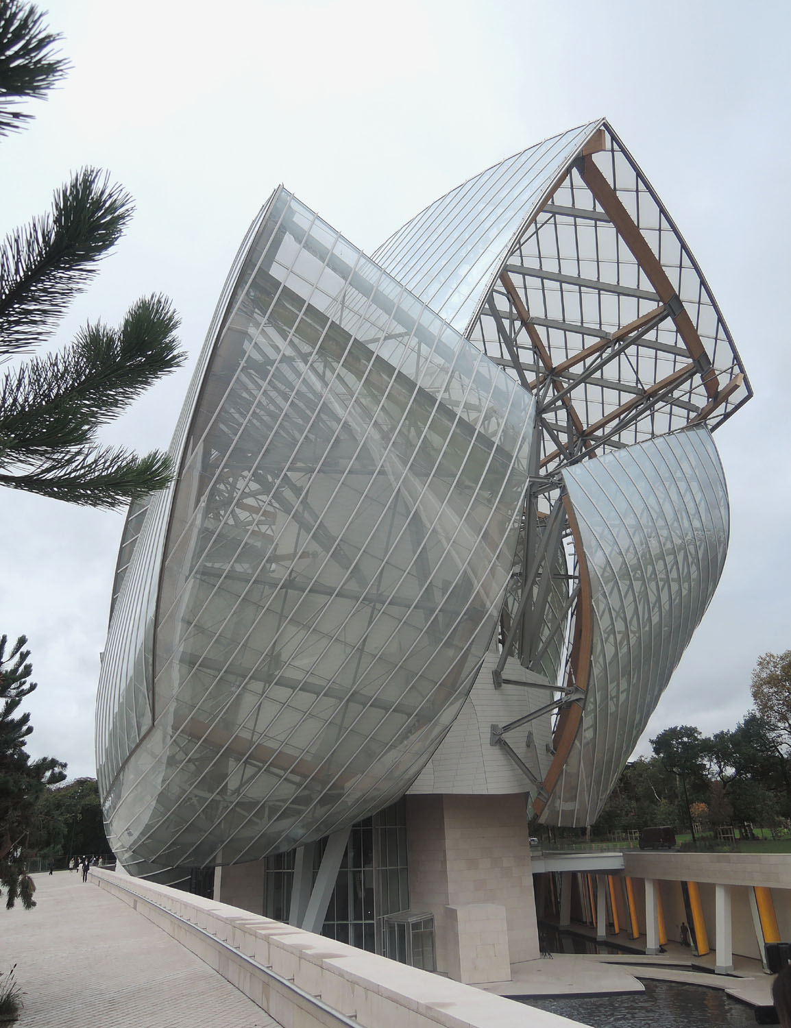 kiwi elev Myrde le vaisseau ailé de la Fondation Louis Vuitton - Almanart