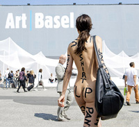 Milo Moiré nue à Artbasel 2014